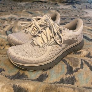 Brooks Glycerin 18 size 7 EUC